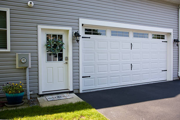 24/7 Emergency Garage Door Panel Replacement experts in Spring Park, MN